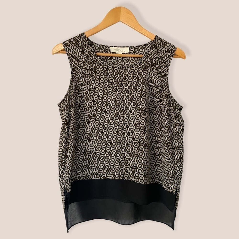 Olive & Oak Sleeveless Patterned Top